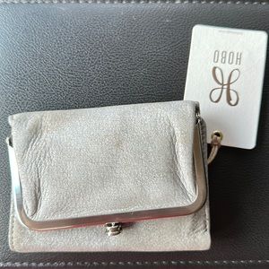 HOBO - Robin in Olive Oil